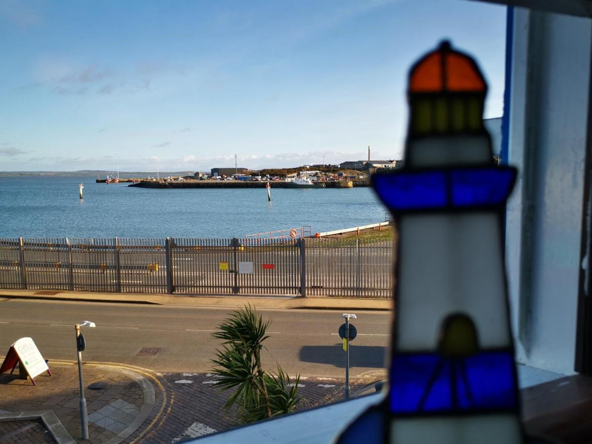 The Hut Wales - A Sea Front Inn Holyhead Bagian luar foto
