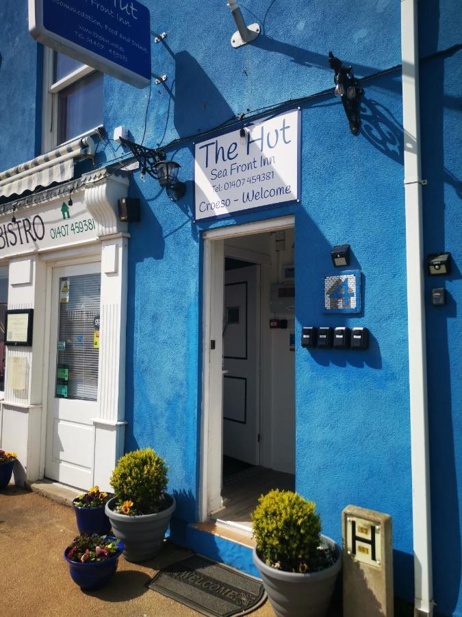 The Hut Wales - A Sea Front Inn Holyhead Bagian luar foto