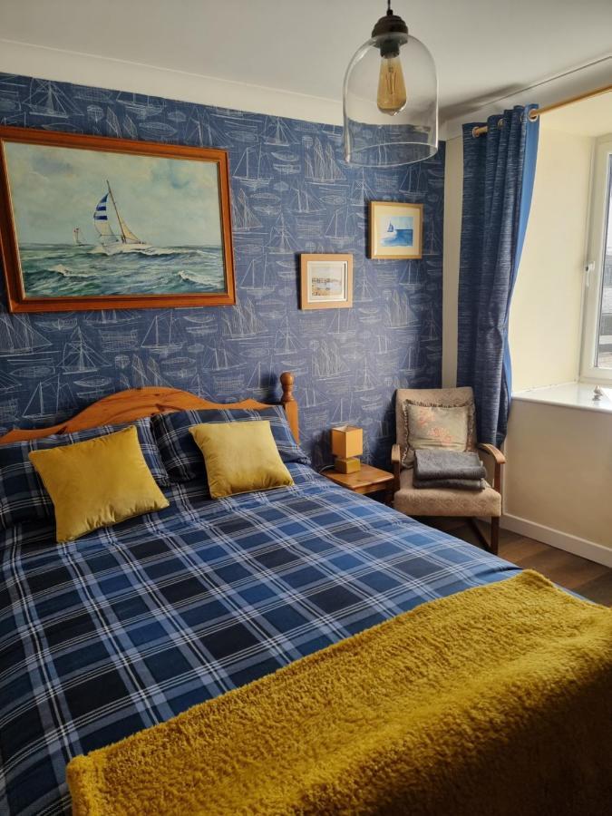 The Hut Wales - A Sea Front Inn Holyhead Bagian luar foto