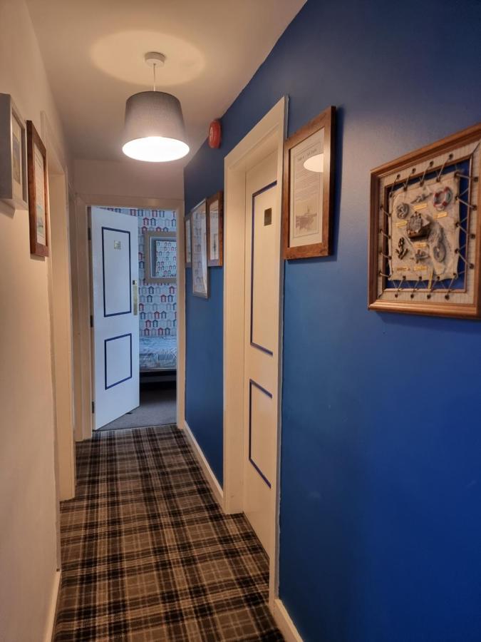 The Hut Wales - A Sea Front Inn Holyhead Bagian luar foto